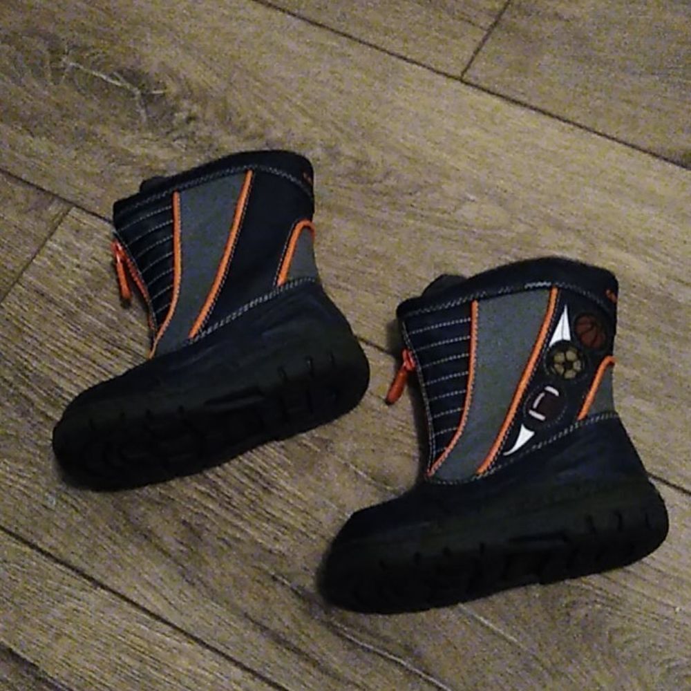 Boys 8m Carter's Rubber Boots (They Light Up)